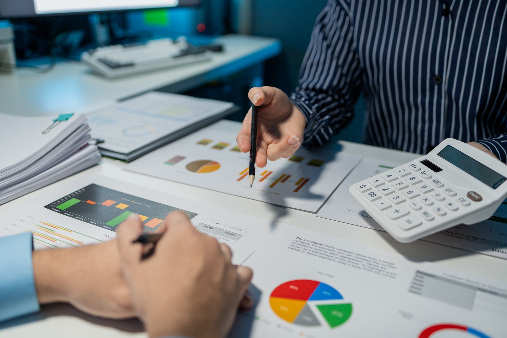 Meeting on reporting tax payments, Calculate the numbers according to the report sent to the meeting
